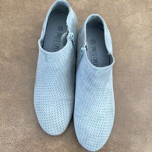 Falls Creek Women’s Light Gray Booties